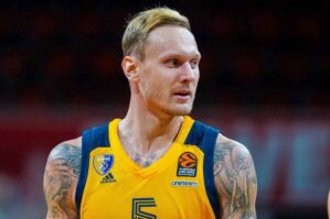 Məşhur basketbolçu Moskvada intihar etdi