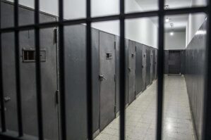 İsveçrə vətəndaşı İran həbsxanasında özünü öldürdü