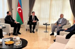 İran XİN rəsmisi Azərbaycan səfirliyində - FOTO