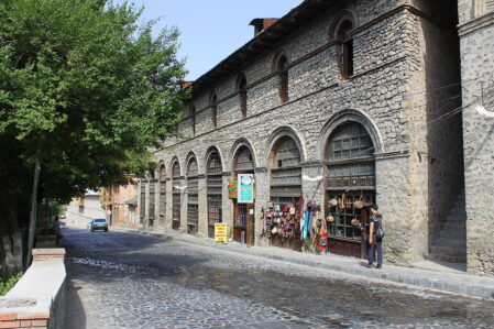 yuxari bas