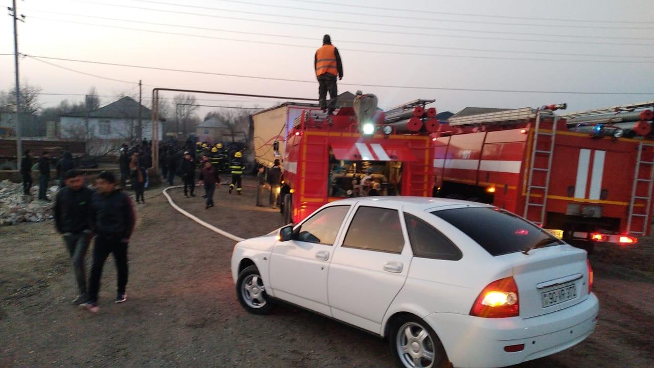 Salyanda yük maşınının çəni partladı: Xəsarət alanlar var - FOTO