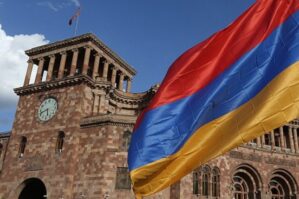 "Ermənistan Rusiya ilə parçalanma fonunda bu addımı atacaq" - Politico