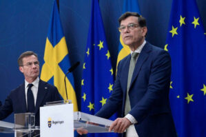 Landerholmun unutduğu məxfi sənədləri xadimə tapıb