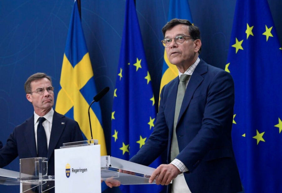 Landerholmun unutduğu məxfi sənədləri xadimə tapıb