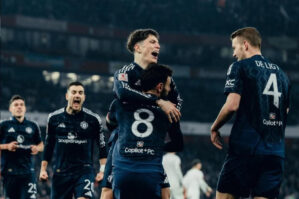 "Mançester" 10 nəfərlə "Arsenal"a qalib gəldi