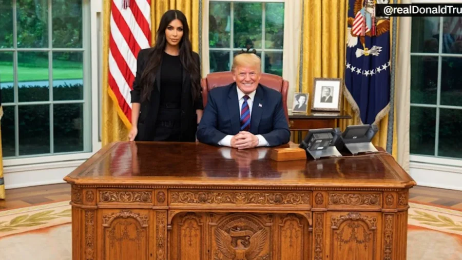 Kim Kardaşyan Trampa görə tənqid edildi - VİDEO