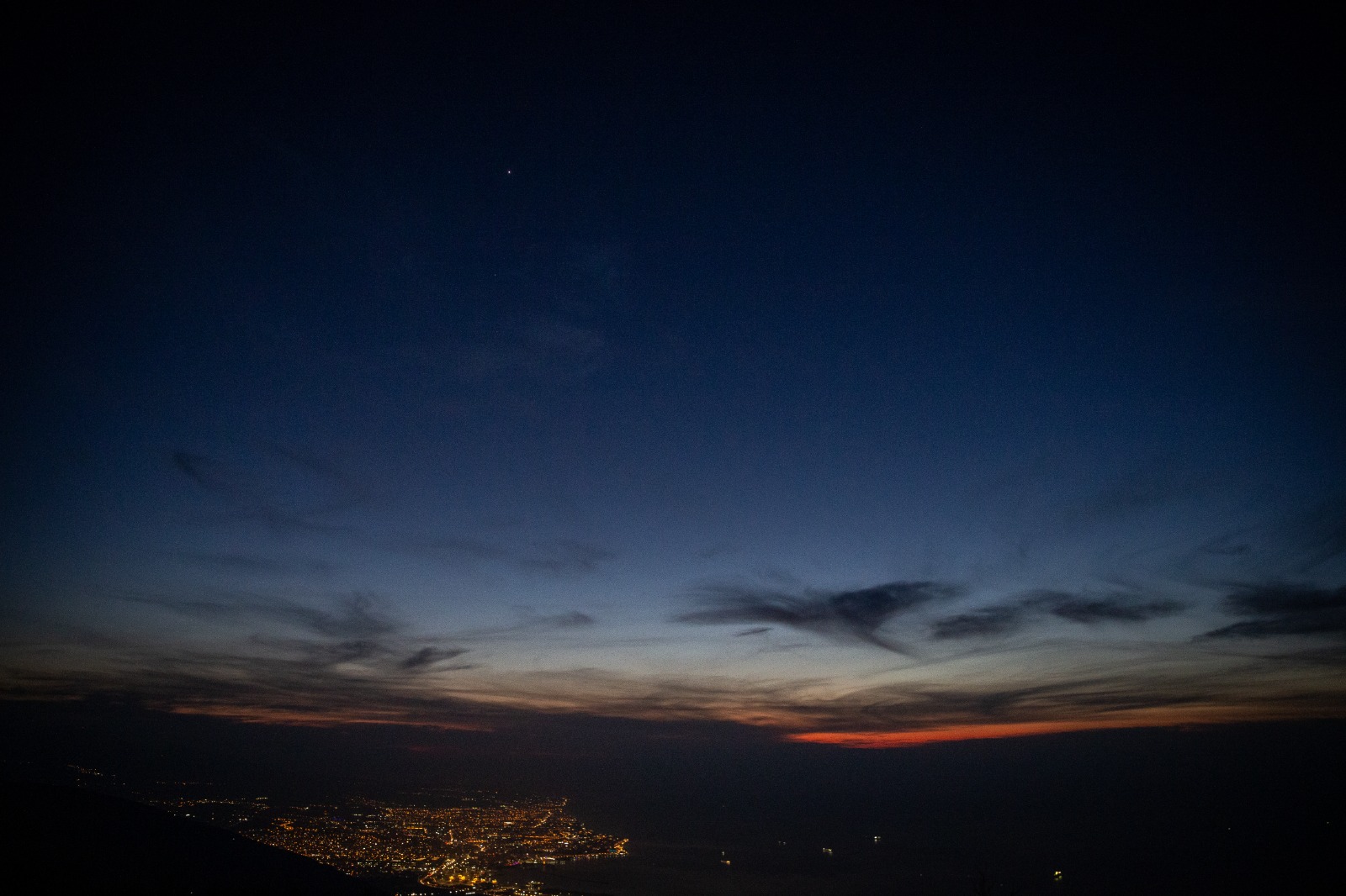 Qeyri-adi astronomik hadisə: Planetlərin paradı belə görüntüləndi - FOTO