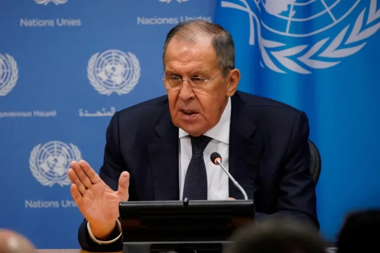 İrəvanı anti-Rusiya düşərgəsinə cəlb etməyə çalışırlar - Lavrov