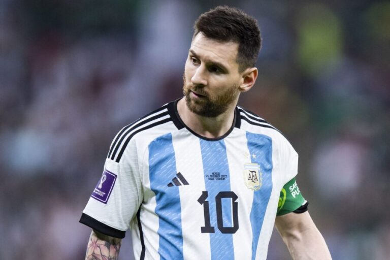 Messi dəfn üçün Rosarioya gəldi - FOTO