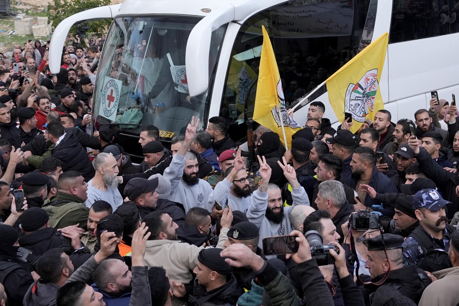 Fələstinli məhbuslar ailələrinə qovuşdu - FOTOLAR 5 4 5