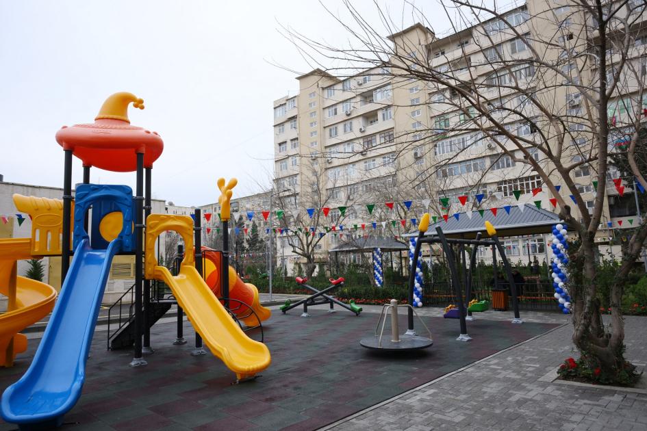 Bakıda növbəti yenilənmiş həyətlər istifadəyə verilib - FOTOLAR