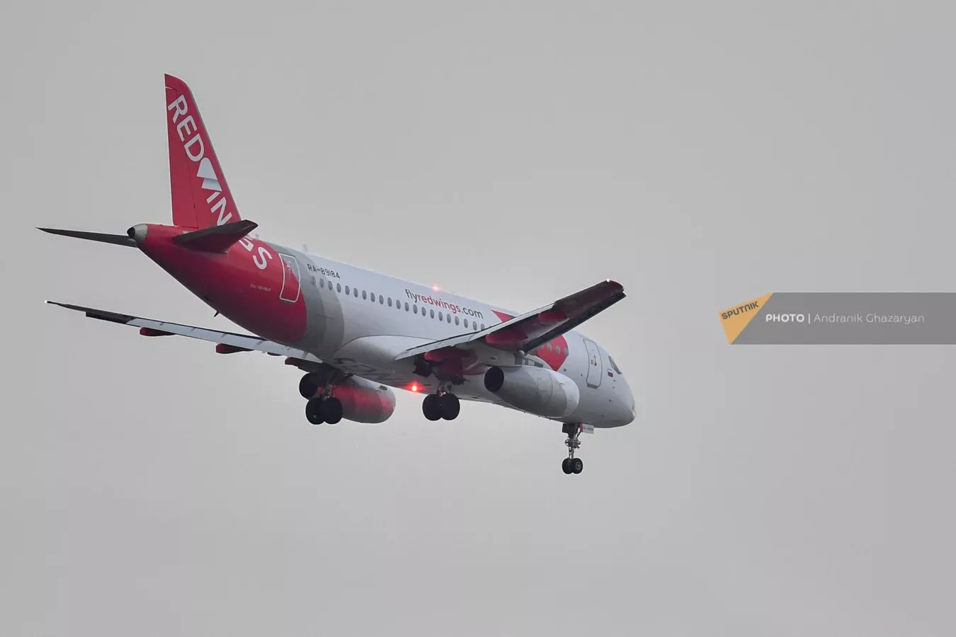 İrəvana uçan təyyarə təcili eniş etdi