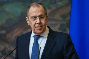 “Trampı Ukrayna məsələsində yönləndirirlər” – Lavrov