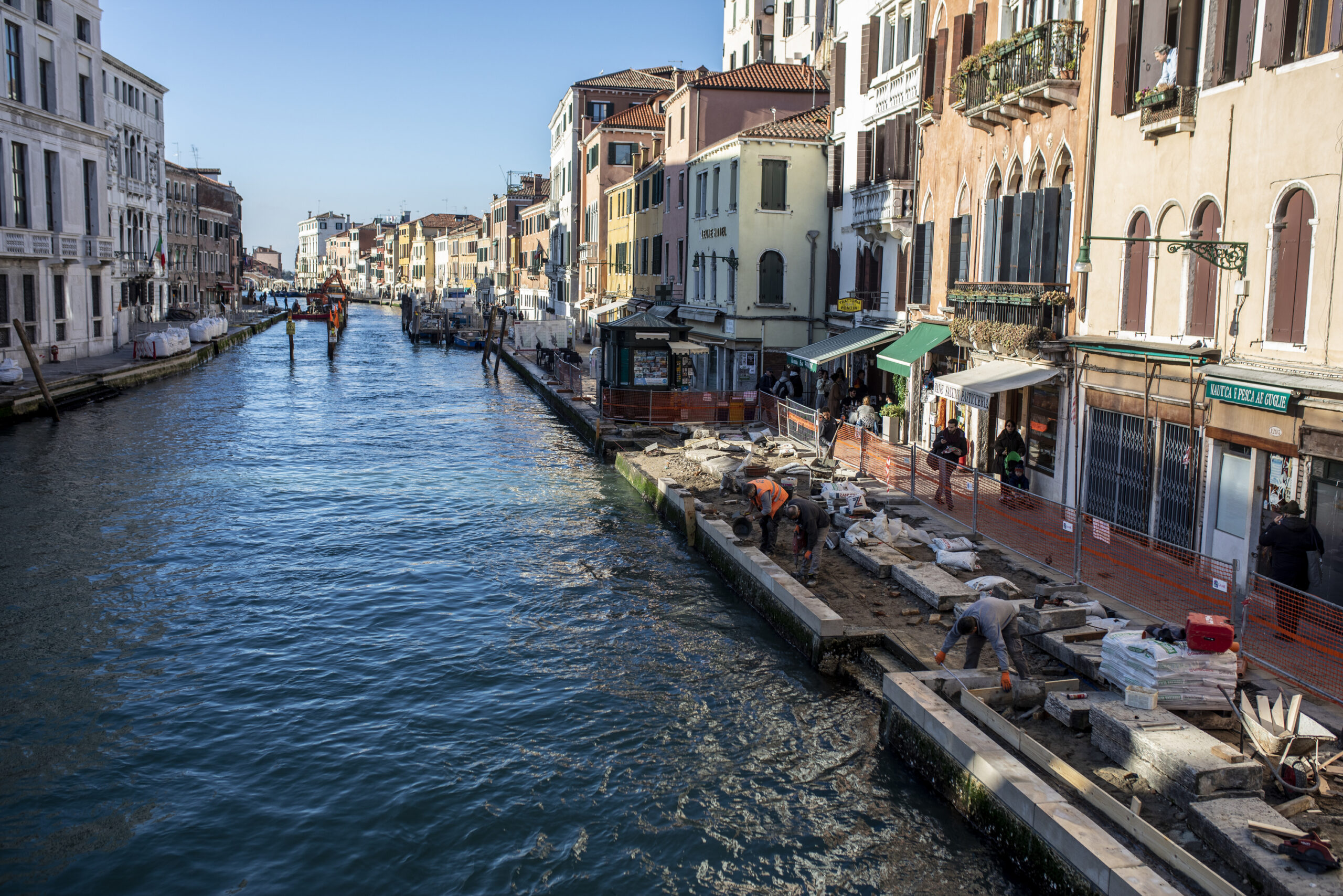 Venesiyada küçələr su altında qaldı - FOTOLAR