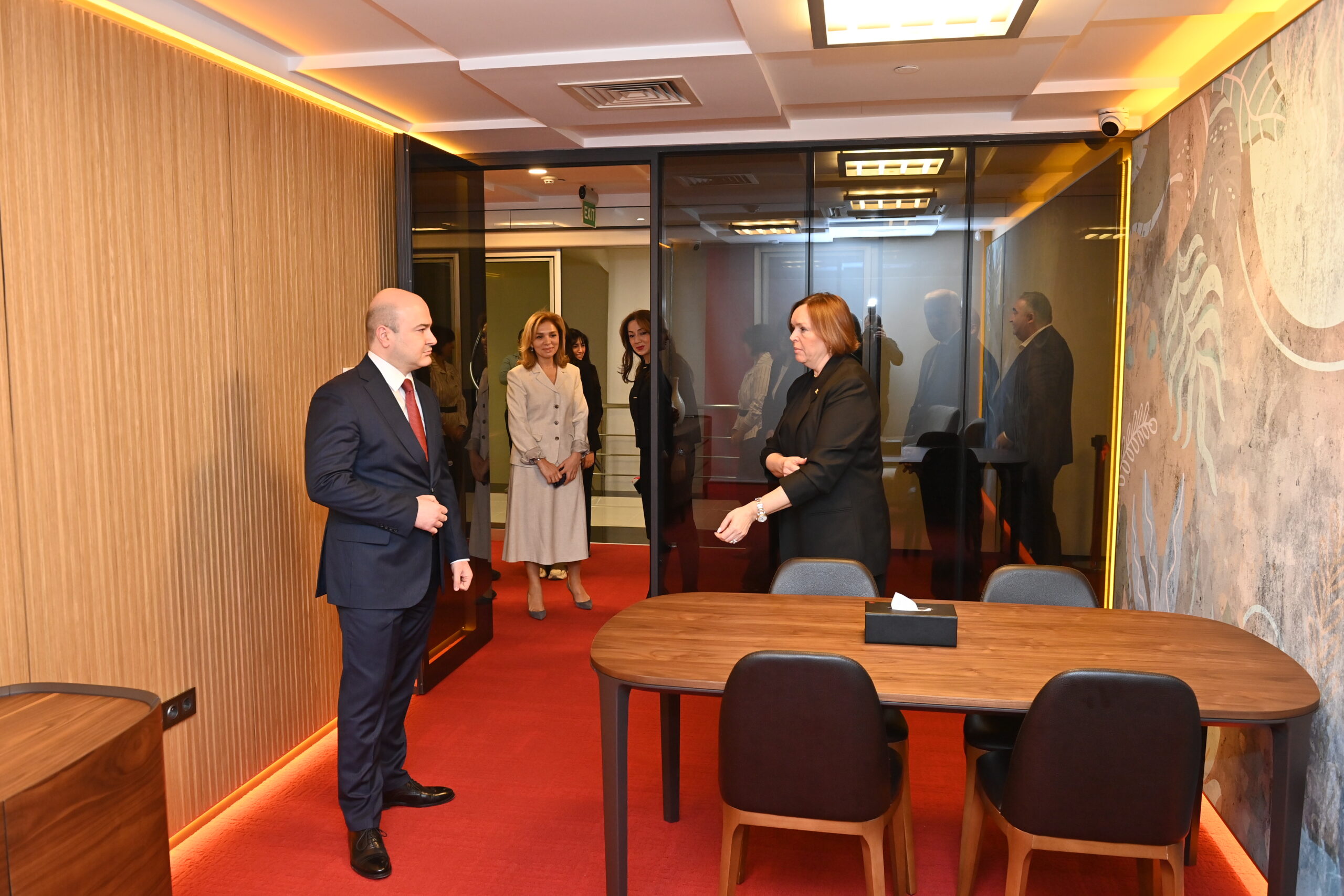 Xalq Bank yenilənmiş Fərdi bankçılıq ofisini istifadəyə verdi - FOTOLAR