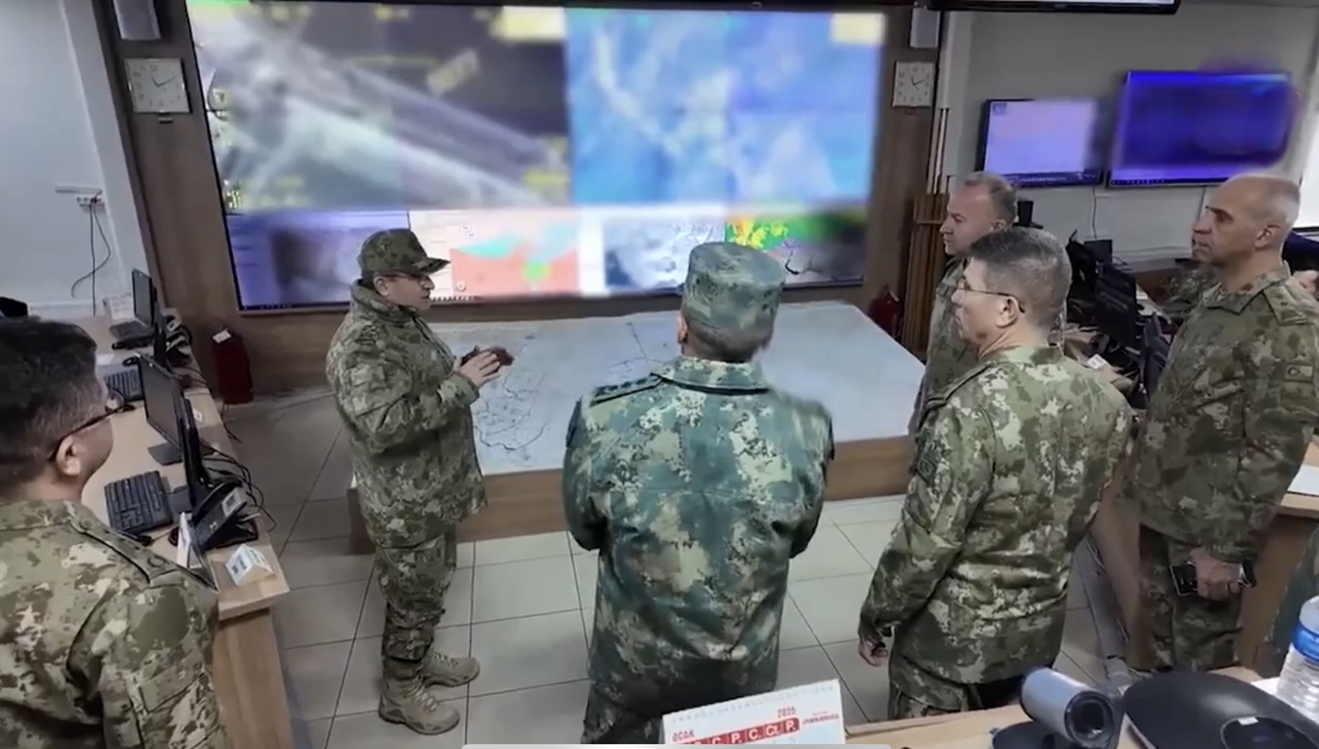 Generallar hərbi əməliyyat masası ətrafında - Nə baş verir?