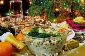 Bayramdan qalan salatları neçə gün yemək olar? – Ekspertdən xəbərdarlıq