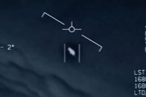 İstanbul səmasında qəribə obyekt - Pilotlar təşvişə düşdü