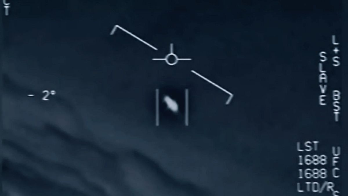 İstanbul səmasında qəribə obyekt - Pilotlar təşvişə düşdü