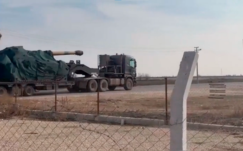 Türkiyə sərhədə zirehli texnika cəmləyir - FOTOLAR