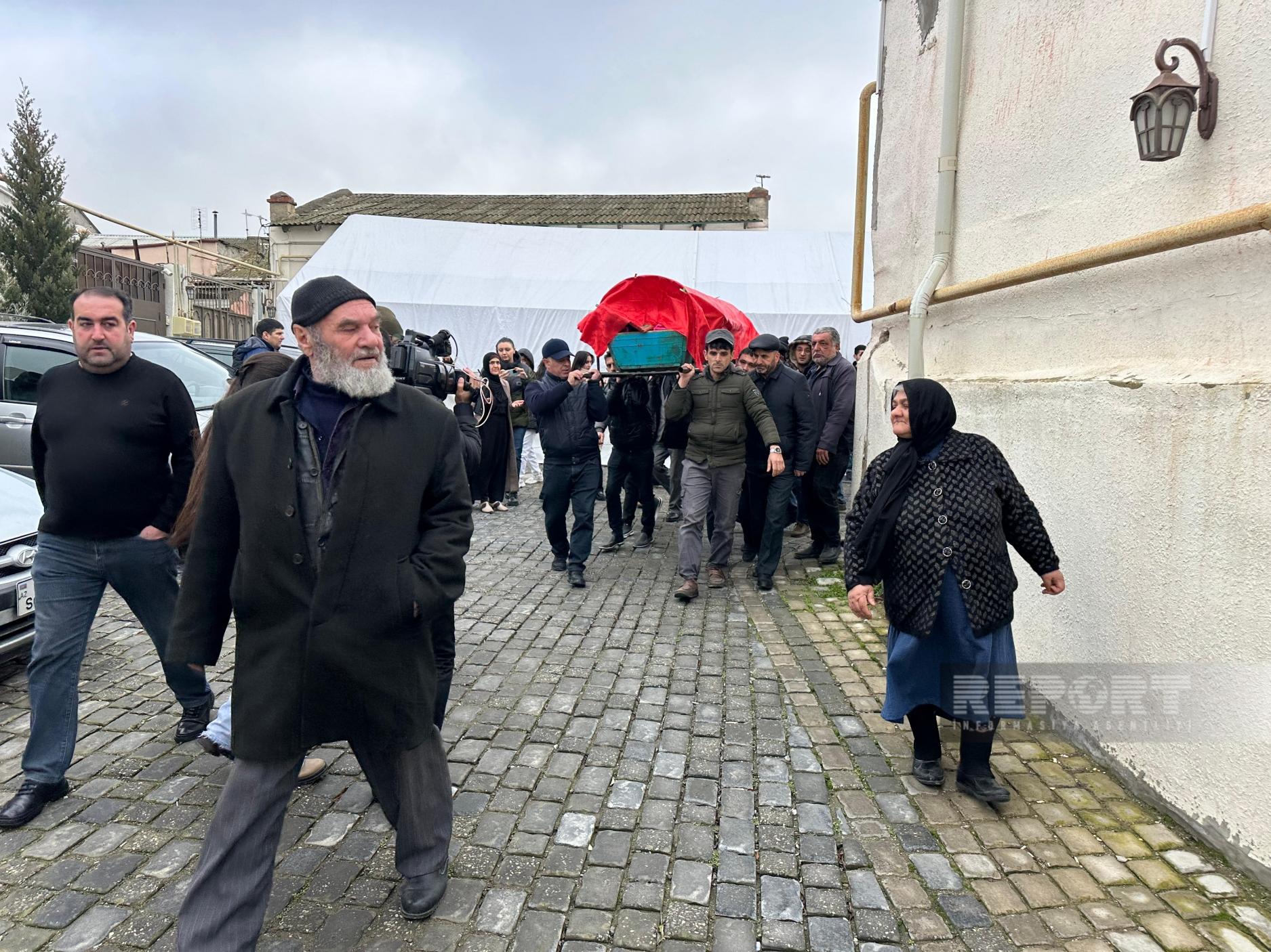 Çimnaz Sultanova dəfn edildi - VİDEO