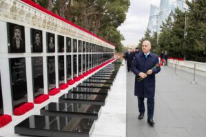 DTX-nin əməkdaşları Şəhidlər xiyabanını ziyarət etdilər - FOTOLAR