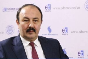 ekber qosali easas