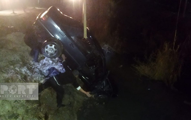 İcra hakimiyyətinin əməkdaşı ailəsi ilə birgə həlak oldu - VİDEO