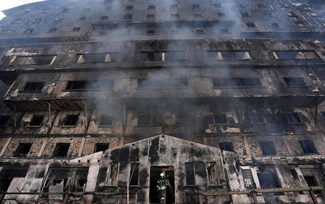 79 nəfərin öldüyü oteldən dəhşətli kadrlar - VİDEO