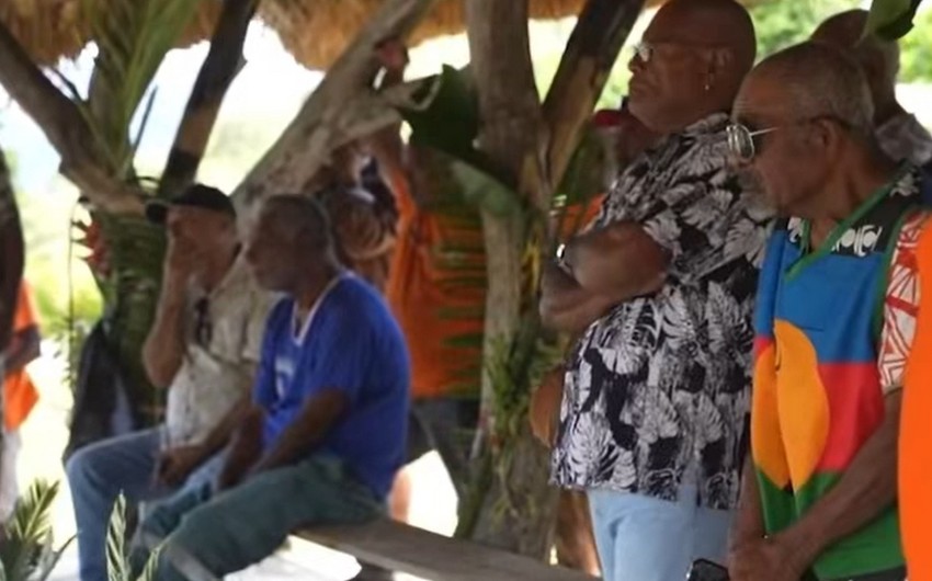 Yeni Kaledoniyalı nazir Fransa telekanalına BTQ loqosu ilə çıxdı - VİDEO