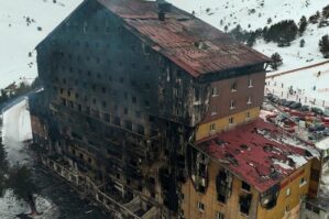 Türkiyədə yanan hotel söküləcək