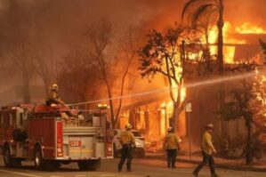 İnanılmaz: Los-Ancelesdə yanğın belə başlayıb – Video