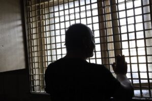 Erməni məhbus dilini kəsdi