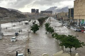 Məkkə və Mədinəni su basdı - VİDEO