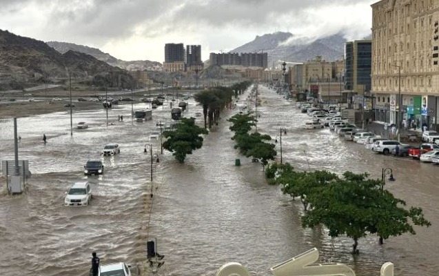 Məkkə və Mədinəni su basdı - VİDEO 1 Məkkə və Mədinəni su basdı - VİDEO