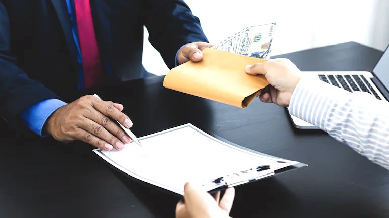 Bu qurumla bağlı qorxunc statistika – On minlərin ölümünə səbəb olan imzalar, rüşvət, korrupsiya...