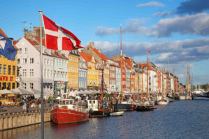 Qrenlandiya qalmaqalı: Danimarka da mübahisəyə qoşuldu