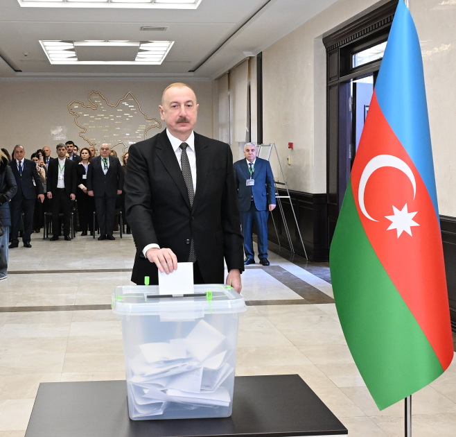 Prezident səs verdi - FOTOLAR 6 Prezident səs verdi - FOTOLAR