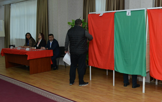 Məhkum və həbs edilmiş şəxslər də səs verdi - FOTOLAR