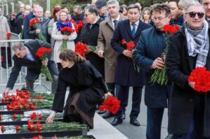 Vladanka Andreyeva Şəhidlər xiyabanında - FOTO