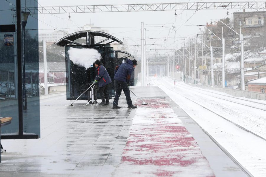 Bakıda yerə xüsusi örtüklər sərildi, nişan qoyuldu - FOTO