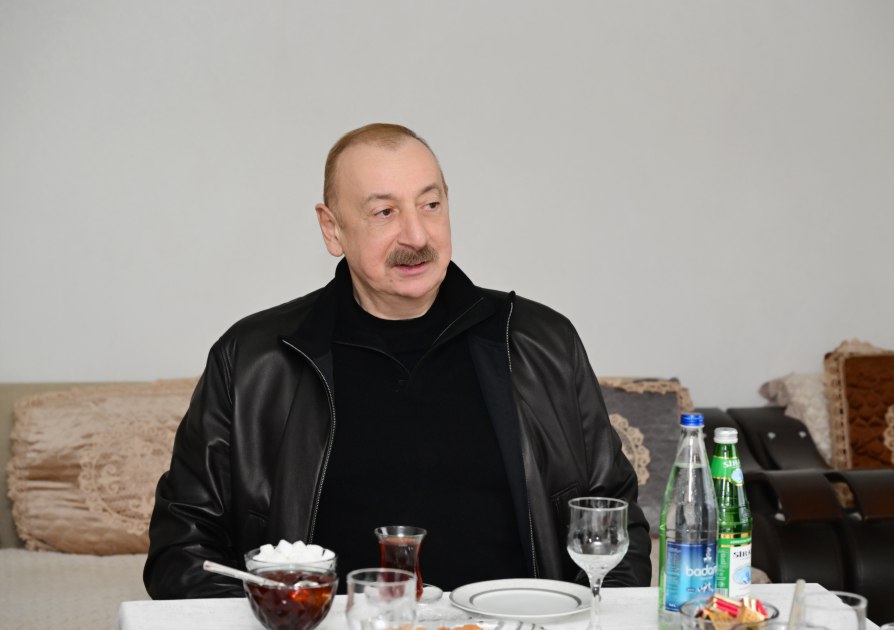 İlham Əliyev: "Ancaq bu bölgənin balını yeyirəm" - VİDEO