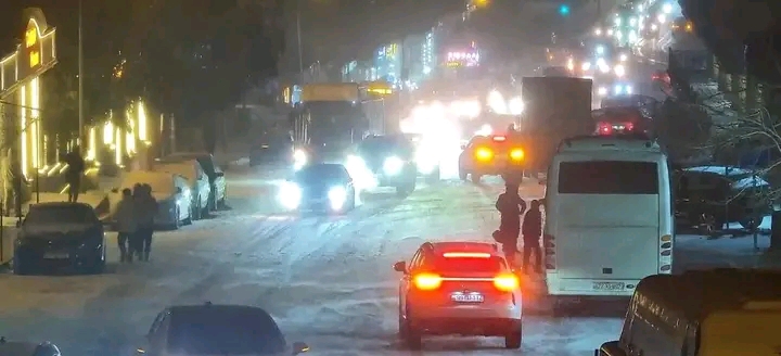 Qardan sonra paytaxtda sıxlıq yaranan küçə və prospektlər - SİYAHI / FOTO