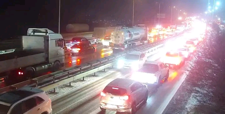 Qardan sonra paytaxtda sıxlıq yaranan küçə və prospektlər - SİYAHI / FOTO