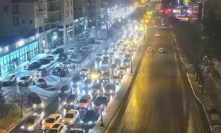 Qardan sonra paytaxtda sıxlıq yaranan küçə və prospektlər - SİYAHI / FOTO