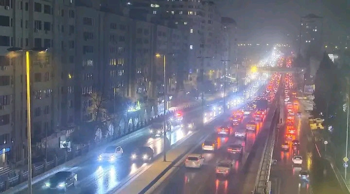 Qardan sonra paytaxtda sıxlıq yaranan küçə və prospektlər - SİYAHI / FOTO