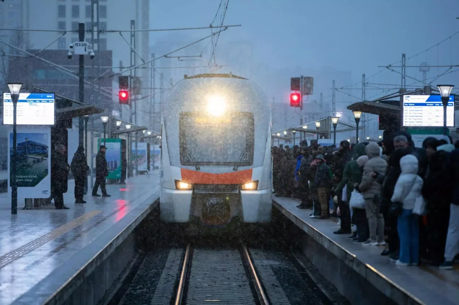 Qarlı havada qatarların qrafiki dəyişəcək? - FOTO