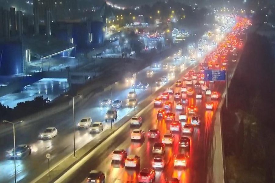 Qardan sonra paytaxtda sıxlıq yaranan küçə və prospektlər - SİYAHI / FOTO