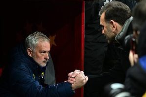 Joze Mourinyo və Okan Buruk diskvalifikasiya edildi