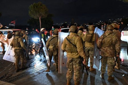 AA 20250213 37047426 37047411 LUBNAN TAHRANDAN BEYRUTA HAREKET ETMESI BEKLENEN UCAGA IZIN VERMEDI 900x600 2